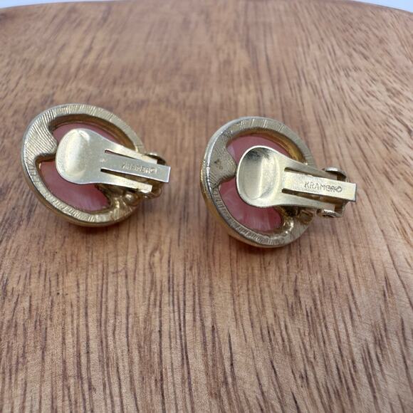 Kramer Vtg Pink White Marbled Lucite Pyramid Clip On Earrings Gold Tone Metal - Picture 8 of 10